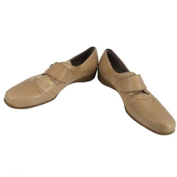 Munro Loafers Professional Leather Slide On Loafers Hook Loop Closure Tan Sz 8N - Picture 1 of 11